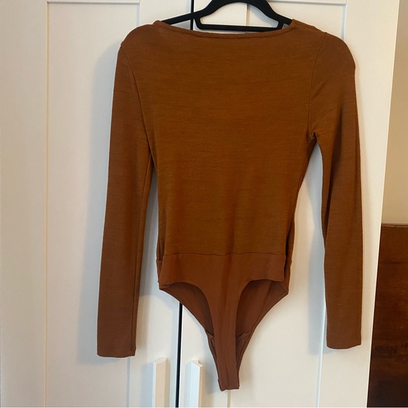 NWOT Banana Republic thong bodysuit with scoop neck - Picture 2 of 7
